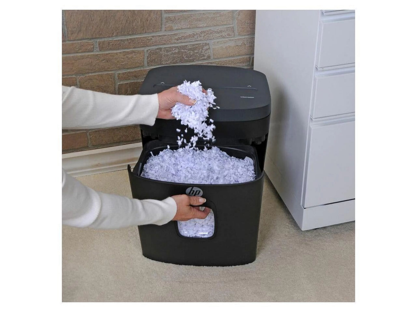 Royal MC145 Paper Shredder - Micro Cut - 14 Per Pass - for shredding Paper, Staples, Credit Card, Envelope - 8.75" Throat - 3 Minute Run Time - 40 Minute Cool Down Time - 5 gal Wastebin Capacity